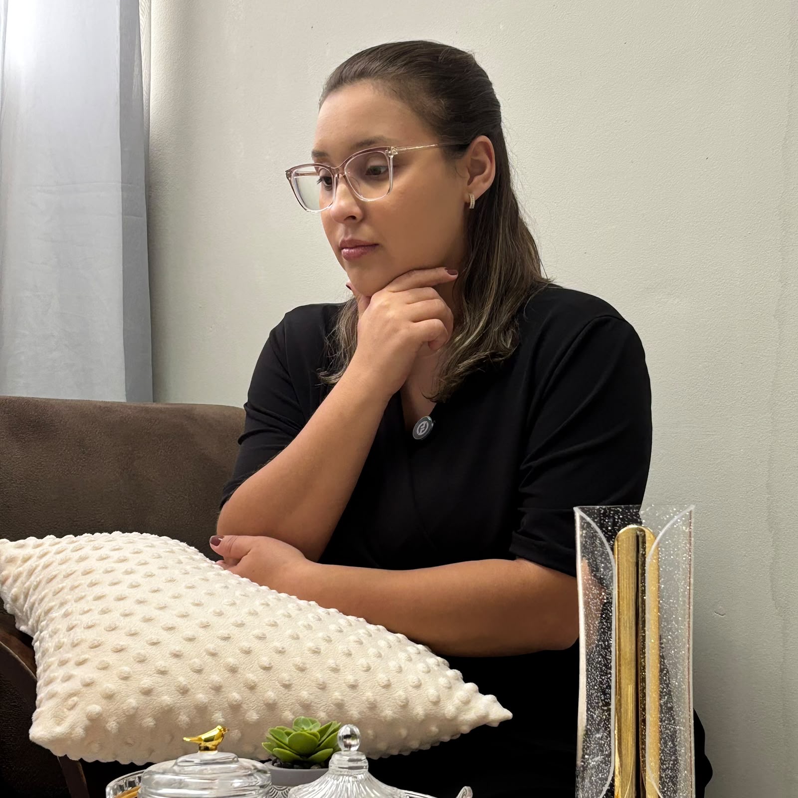 Fernanda Mendes em uma escuta atenta
